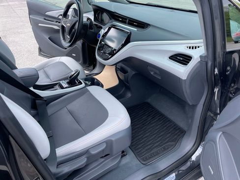 Used 2019 Chevrolet Bolt Premier w/ Infotainment Package FWD image 18