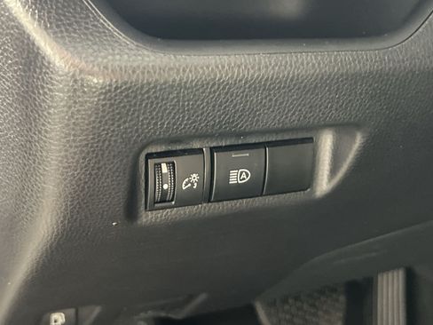 Used 2025 Toyota RAV4 XLE AWD/4WD image 31