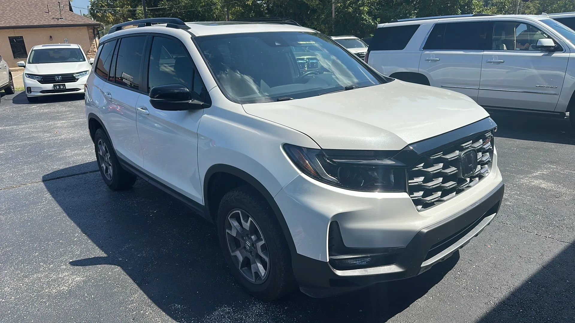 Used 2023 Honda Passport TrailSport image 2