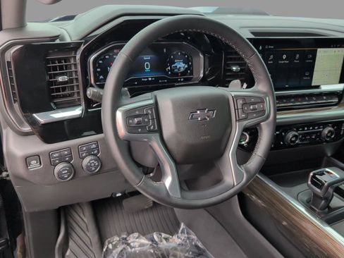 Used 2025 Chevrolet Silverado 1500 LT Trail Boss w/ LT Trail Boss Premium Package AWD/4WD image 4