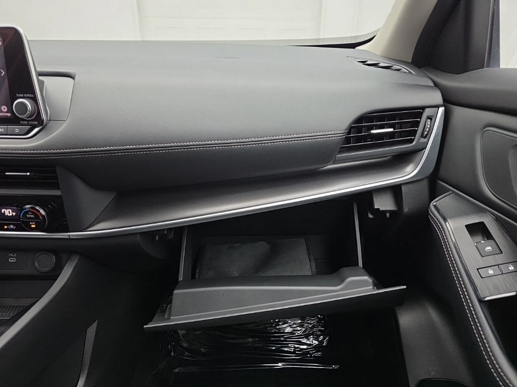 Used 2024 Nissan Rogue SV AWD/4WD image 39