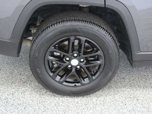 Used 2024 Jeep Grand Cherokee L Laredo AWD/4WD image 6