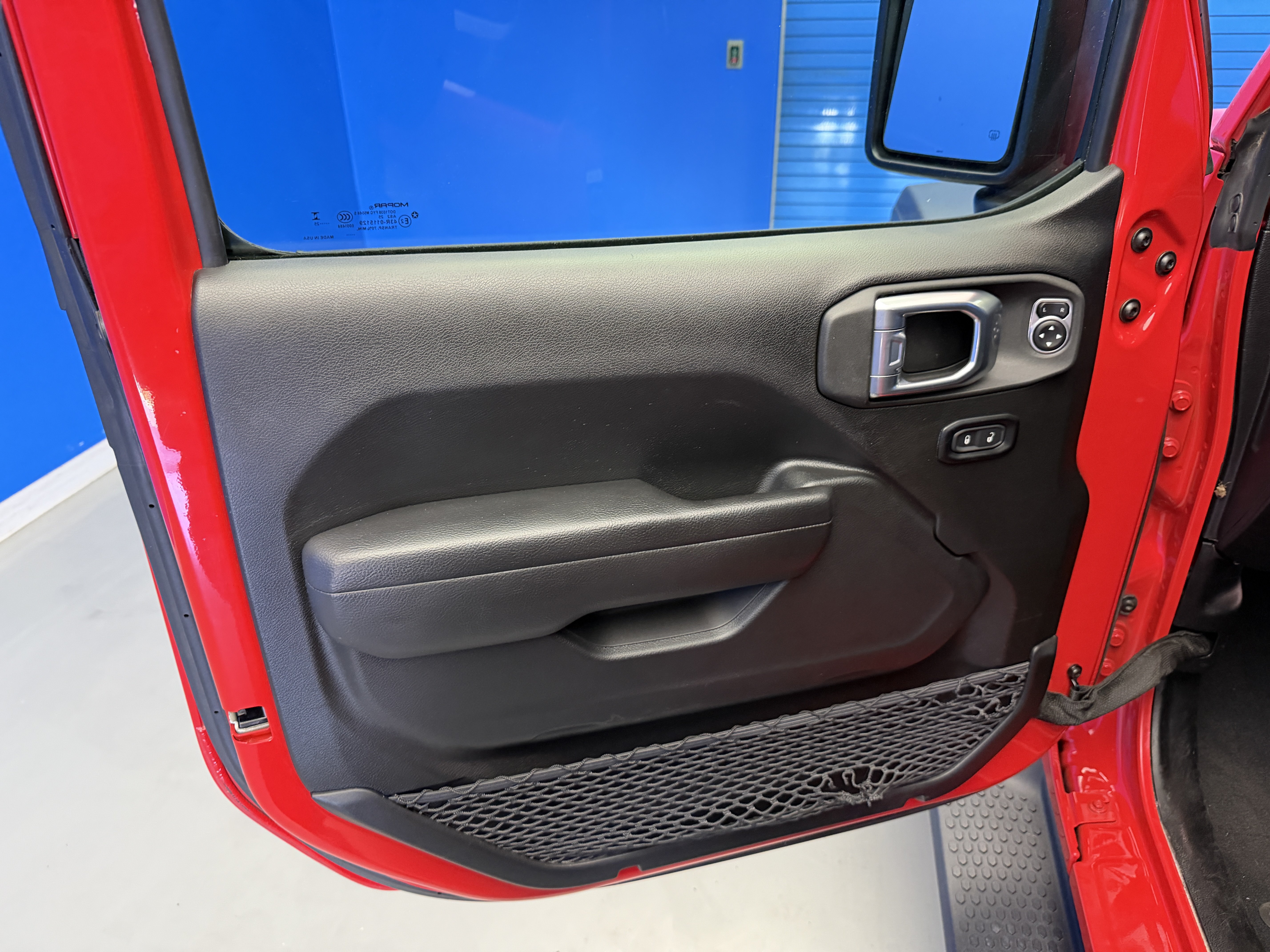 Used 2025 Jeep Wrangler Sport AWD/4WD image 9