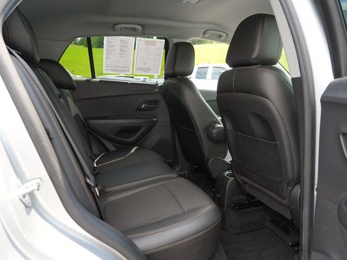 Used 2019 Chevrolet Trax LT w/ LT Convenience Package FWD image 28