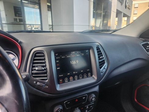 Used 2020 Jeep Compass Trailhawk image 16