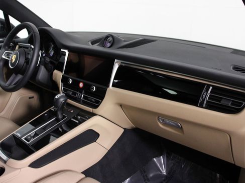 Certified 2025 Porsche Macan S image 24