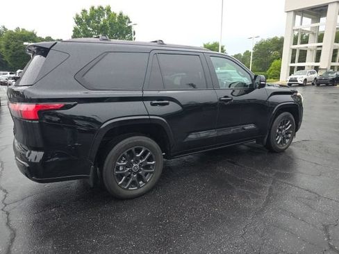 Used 2024 Toyota Sequoia Platinum AWD/4WD image 7