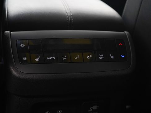 Used 2024 Nissan Pathfinder Platinum AWD/4WD image 18