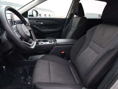 Used 2024 Nissan Rogue SV image 6