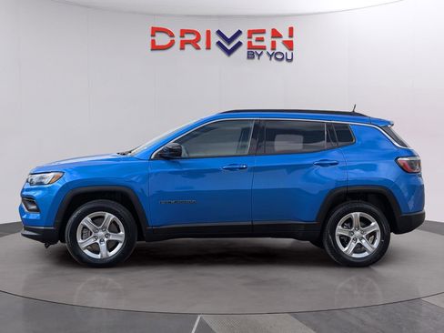 Used 2024 Jeep Compass Latitude image 2