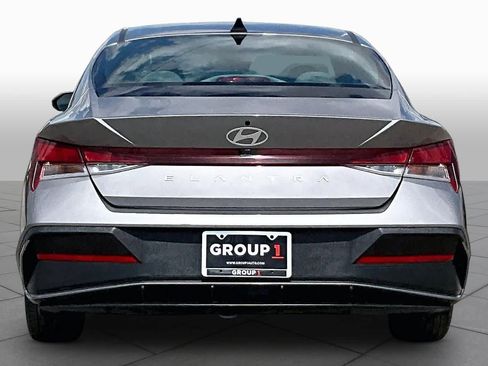 Used 2024 Hyundai Elantra SEL FWD image 5