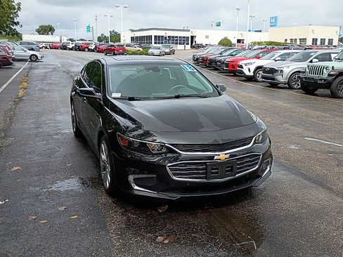 Used 2018 Chevrolet Malibu Premier w/ Premier Sun and Wheel Package FWD image 1