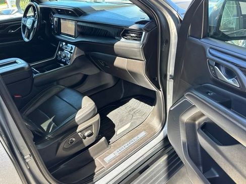 Used 2021 GMC Yukon XL Denali w/ Denali Premium Package AWD/4WD image 32