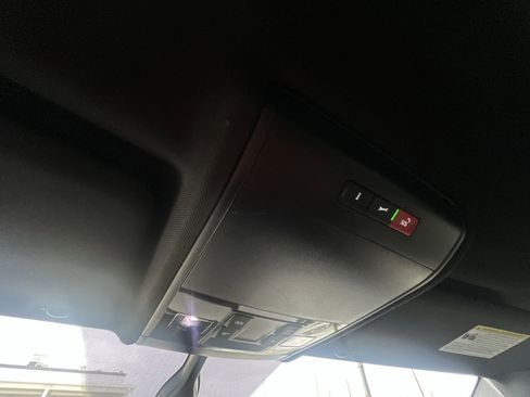 Used 2021 Volkswagen Atlas Cross Sport S image 16