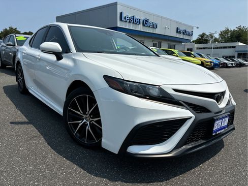 Used 2022 Toyota Camry SE w/ Cold Weather Package FWD image 29