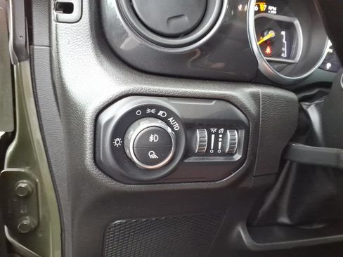Used 2022 Jeep Gladiator Sport AWD/4WD image 12