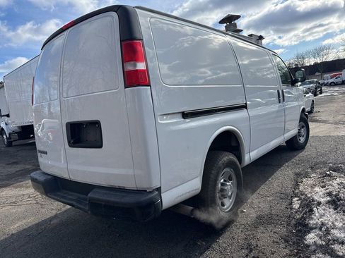 Used 2017 Chevrolet Express 2500 image 4