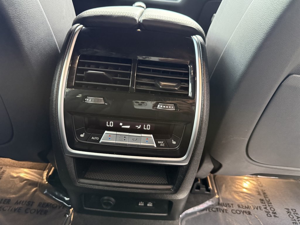 Used 2022 BMW X7 xDrive40i w/ M Sport Package AWD/4WD image 16