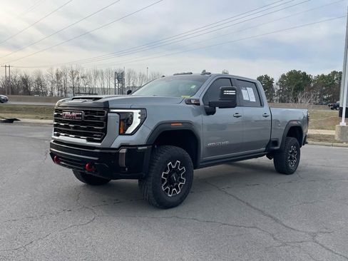 Used 2024 GMC Sierra 2500 AT4X image 3