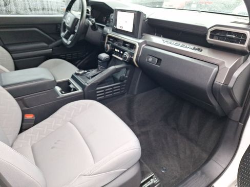 Used 2025 Toyota Tacoma SR5 image 35