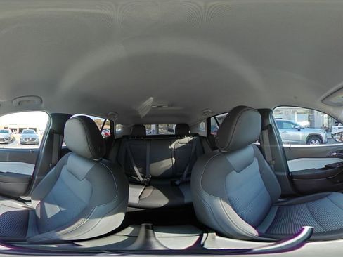 Used 2025 Chevrolet Trax LT image 41