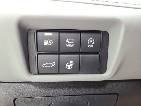 Certified 2024 Toyota Highlander Platinum FWD image 35