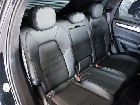 Certified 2022 Porsche Cayenne Turbo image 6