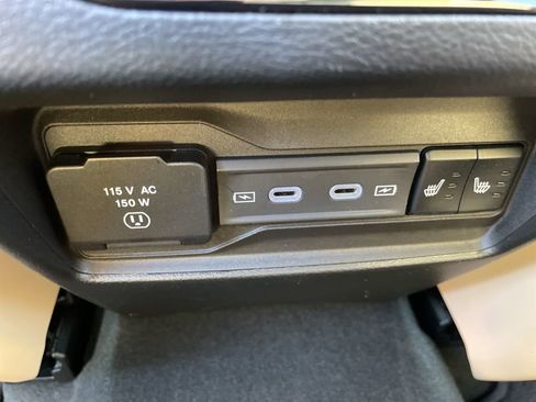 New 2026 Jeep Grand Cherokee Limited RWD image 18