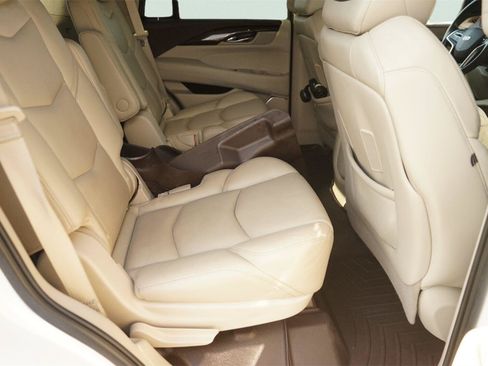 Used 2017 Cadillac Escalade Luxury RWD image 18