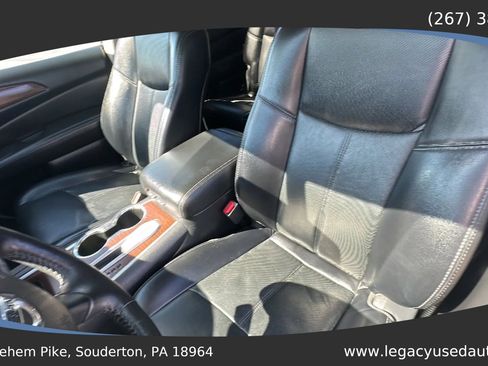 Used 2020 Nissan Pathfinder Platinum FWD image 23