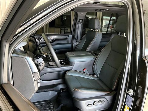 Used 2025 GMC Yukon AT4 w/ LPO, Floor Liner Package image 10