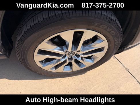Used 2021 Toyota RAV4 XLE Premium FWD image 11
