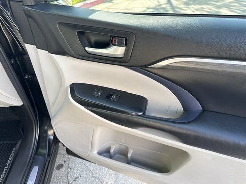 Used 2018 Toyota Highlander Limited Platinum image 24