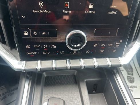 Used 2025 GMC Acadia Elevation image 17