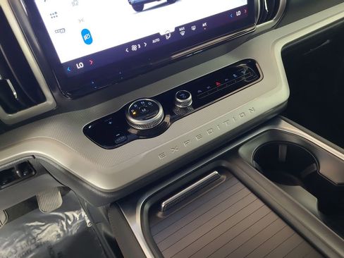 Used 2025 Ford Expedition Max Active image 15