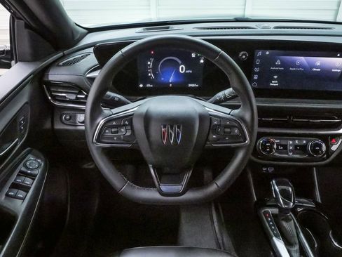 Used 2024 Buick Envista Sport Touring w/ Advanced Safety Package FWD image 19