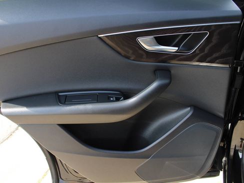 Used 2021 Audi Q8 Premium w/ Black Optic Package image 10