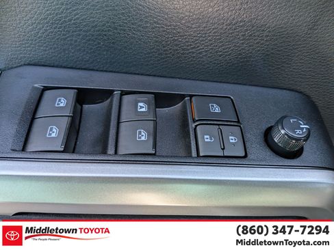 Certified 2020 Toyota Tacoma SR5 AWD/4WD image 12