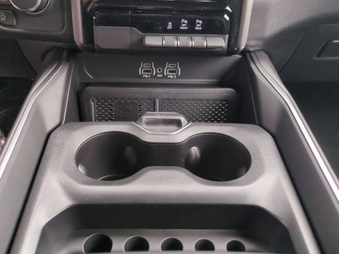New 2026 RAM 1500 4x4 Crew Cab image 26