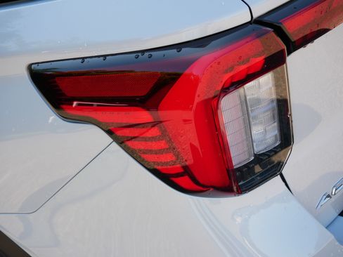 Used 2026 Ford Explorer Active AWD/4WD image 17