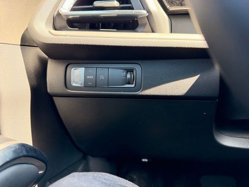 Used 2025 Chevrolet Traverse LT FWD image 17