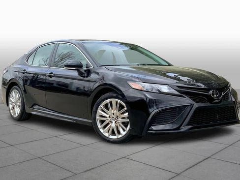 Used 2024 Toyota Camry SE FWD image 3