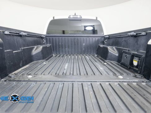 Used 2019 Toyota Tacoma TRD Sport AWD/4WD image 36