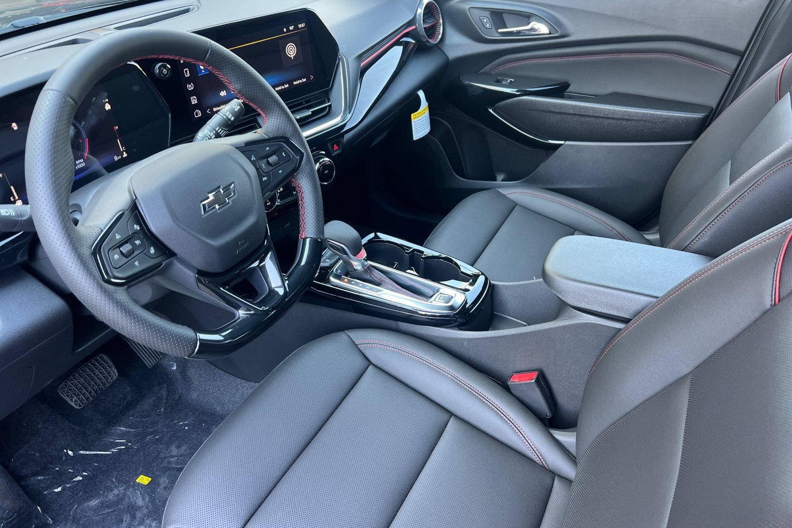 New 2026 Chevrolet Trax RS w/ Sunroof Package FWD image 7