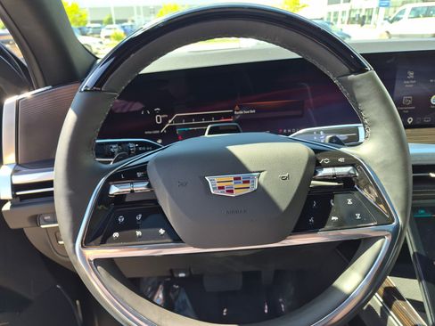 Used 2025 Cadillac Escalade Premium Luxury AWD/4WD image 14