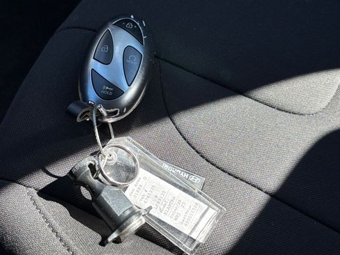 Used 2025 Hyundai Elantra SEL image 27