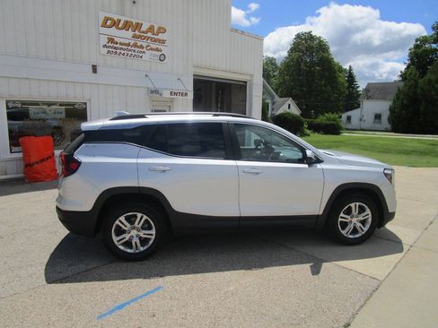 Used 2022 GMC Terrain SLE w/ Driver Convenience Package FWD image 6