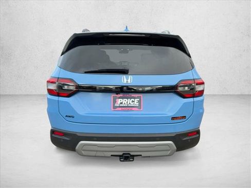 Used 2025 Honda Pilot TrailSport image 7