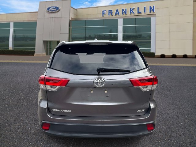 Used 2019 Toyota Highlander XLE FWD image 6