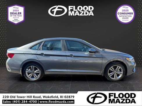 Used 2023 Volkswagen Jetta SE image 6